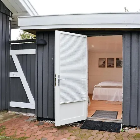 Ferienhaus Three Bedroom Holiday In *